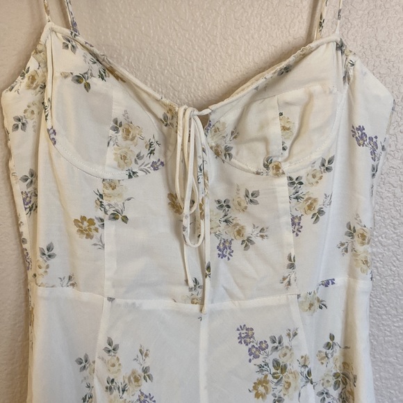 WAYF white floral front tie midi dress - Picture 2 of 8